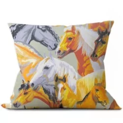 Cotton fabric with gray colored horses, Isabelle, white, brunette bay and palomino.
Nikita Loup