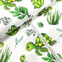 Tissu en Coton imprimé avec des Tortues des mers vertes et des plantes 
Nikita Loup