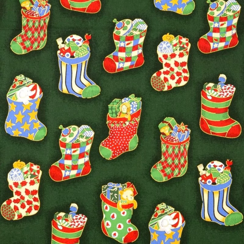 Baumwollstoff Weihnachtssocken Grüner Hintergrund | Wolf Stoffe